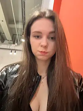 MilaBee online show from May 10, 2026, 11:36 am