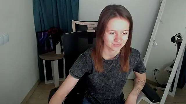Snapshot of Catherine_e chatting on September 8, 2025, 6:18 pm Catherine e online show from September 8, 2025, 6:18 pm