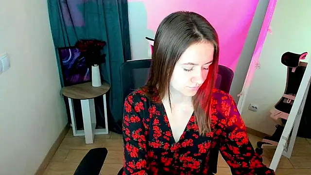 Snapshot of Catherine_e chatting on October 7, 2025, 7:37 pm Catherine e online show from October 7, 2025, 7:37 pm