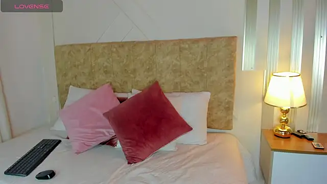 angelinarouse  online show from September 14, 2025, 2:34 am