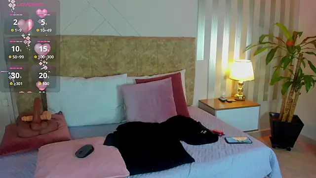 angelinarouse  online show from September 19, 2025, 11:42 pm