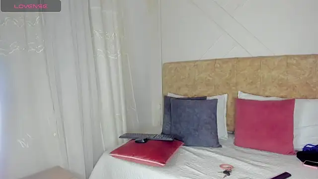 angelinarouse  online show from October 7, 2025, 2:45 am