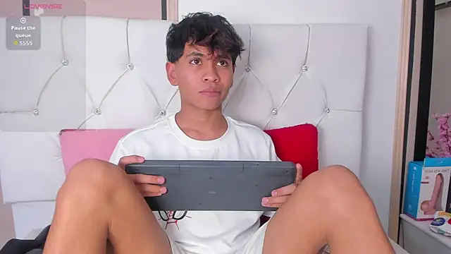 Ethan Westt online show from April 10, 2026, 8:49 pm