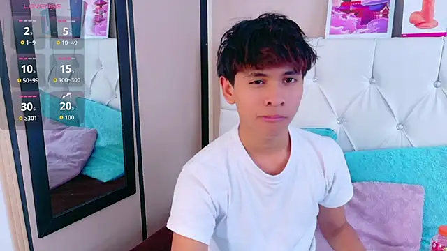 Snapshot of Ethan_Westt chatting on June 1, 2026, 8:41 pm Ethan Westt online show from June 1, 2026, 8:41 pm