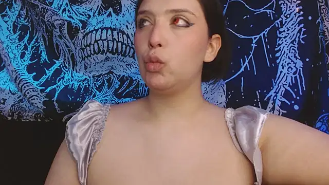 Snapshot of mikaskullcs chatting on February 3, 2026, 9:20 pm mikaskullcs online show from February 3, 2026, 9:20 pm