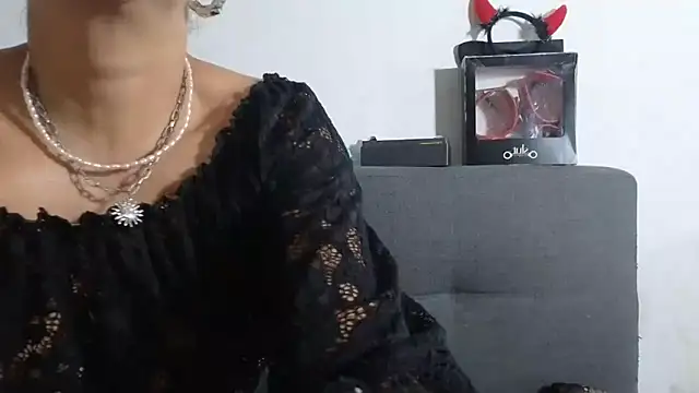 Snapshot of Amadamilf1980 chatting on October 16, 2025, 8:17 pm Amadamilf1980 online show from October 16, 2025, 8:17 pm