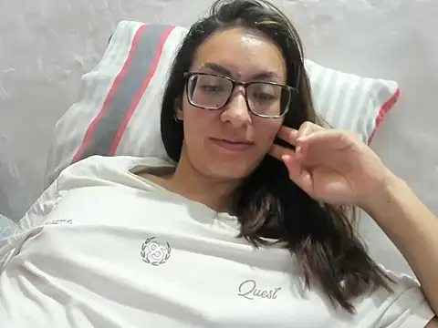 Snapshot of DulceXmile chatting on February 12, 2026, 3:12 pm DulceXmile online show from February 12, 2026, 3:12 pm