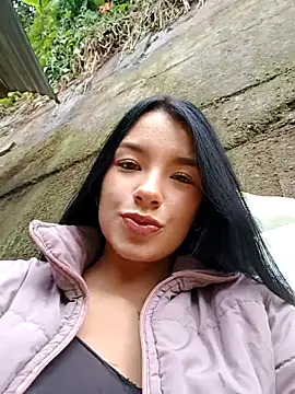 adrianagilton online show from September 29, 2025, 2:44 pm