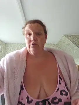 MissQueenBeex online show from June 7, 2026, 8:30 am