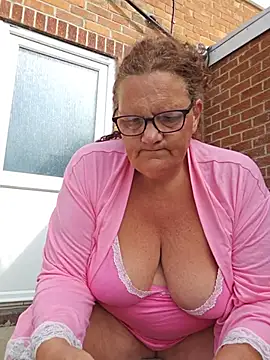 MissQueenBeex online show from June 30, 2026, 8:03 am