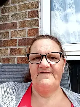 MissQueenBeex online show from June 8, 2026, 1:00 pm