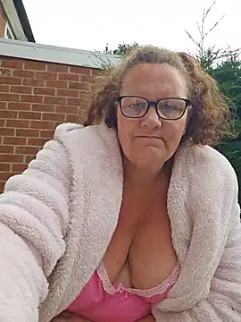 MissQueenBeex online show from June 15, 2026, 8:03 am