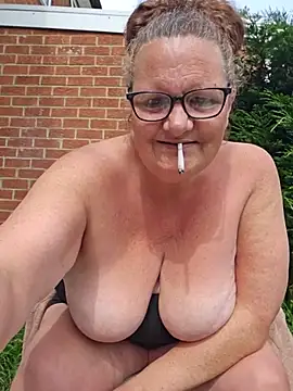 MissQueenBeex online show from May 28, 2026, 2:23 pm