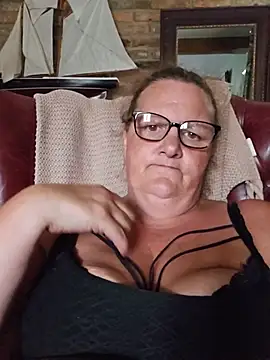 MissQueenBeex online show from July 6, 2026, 4:31 pm