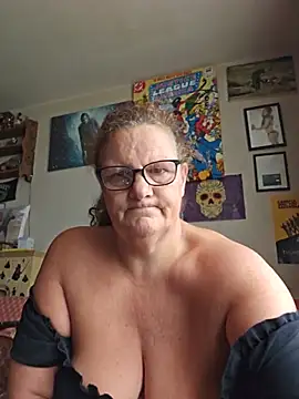 MissQueenBeex online show from July 31, 2026, 7:52 am
