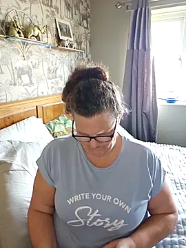 MissQueenBeex online show from February 24, 2026, 1:56 pm