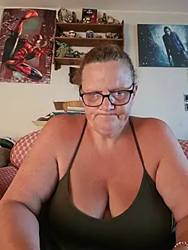 MissQueenBeex online show from July 20, 2026, 6:21 pm