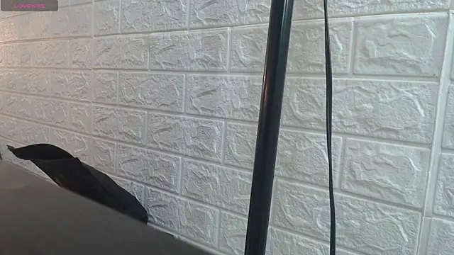 nei girl online show from November 28, 2025, 11:32 am