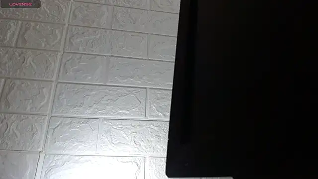 nei girl online show from February 19, 2026, 11:51 am