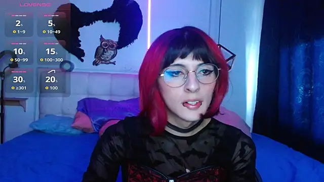 Snapshot of goth_minerva chatting on September 25, 2025, 2:01 pm goth minerva online show from September 25, 2025, 2:01 pm