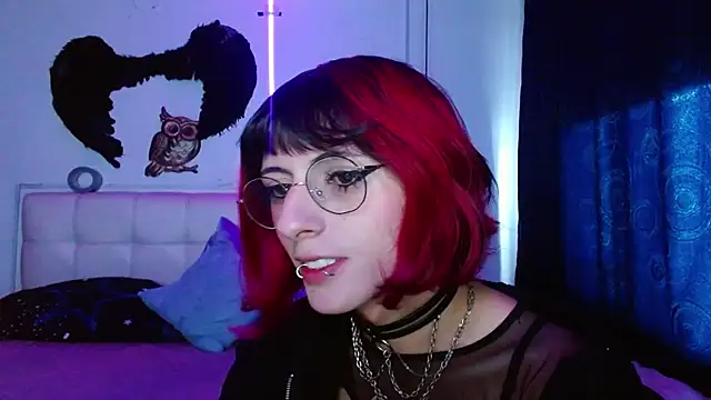 Snapshot of goth_minerva chatting on October 5, 2025, 1:35 pm goth minerva online show from October 5, 2025, 1:35 pm