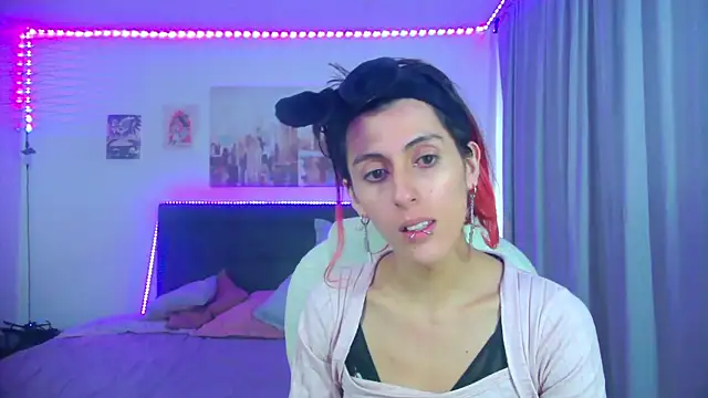 Snapshot of goth_minerva chatting on April 28, 2026, 1:37 pm goth minerva online show from April 28, 2026, 1:37 pm