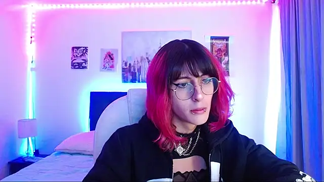 Snapshot of goth_minerva chatting on December 5, 2025, 1:32 pm goth minerva online show from December 5, 2025, 1:32 pm