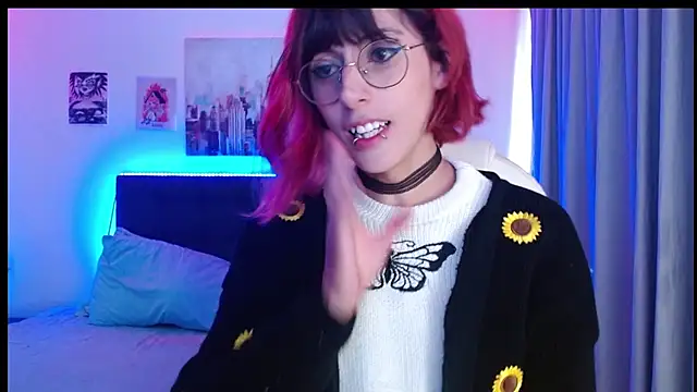 goth minerva online show from November 20, 2025, 1:23 pm