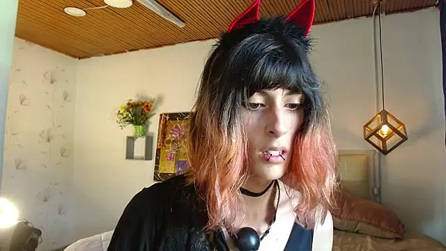 Snapshot of goth_minerva chatting on March 19, 2025, 1:51 pm goth minerva online show from March 19, 2025, 1:51 pm