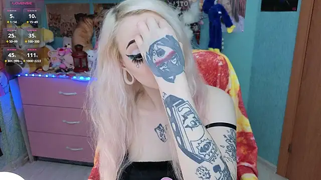 Manuela unicorn online show from November 17, 2025, 8:35 pm