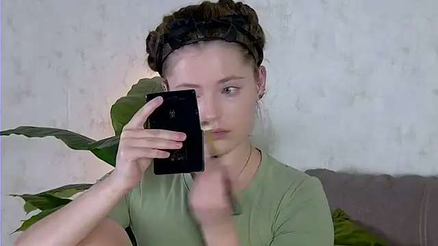 AshleyD  online show from November 12, 2025, 1:26 pm