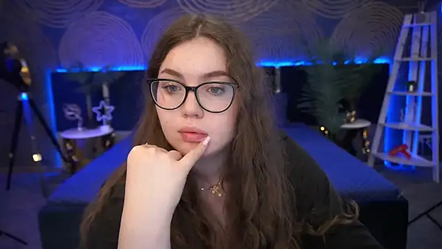 LuxSopphia online show from September 27, 2025, 5:46 am