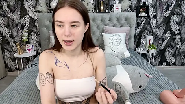 Snapshot of CarolineTenders chatting on January 11, 2026, 1:23 am CarolineTenders online show from January 11, 2026, 1:23 am