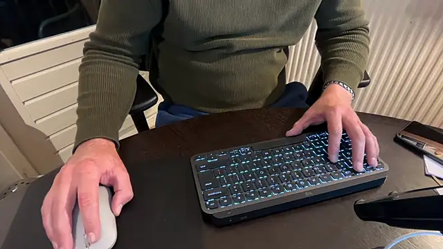 Snapshot of MaxiDimi chatting on October 30, 2025, 9:55 pm MaxiDimi online show from October 30, 2025, 9:55 pm