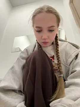 bambi lu online show from March 25, 2026, 6:40 pm