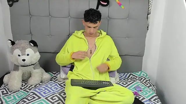 Snapshot of jeims_hotboy chatting on December 16, 2025, 1:43 am jeims hotboy online show from December 16, 2025, 1:43 am
