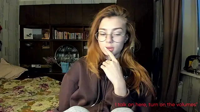 AngelaSwan online show from October 11, 2025, 4:52 pm