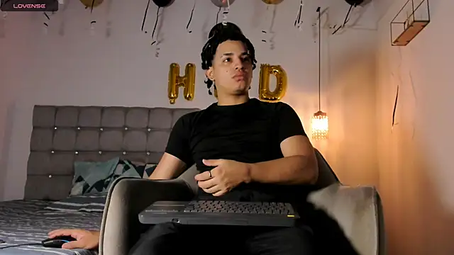 Snapshot of samxx_muscle chatting on January 15, 2026, 1:03 pm samxx muscle online show from January 15, 2026, 1:03 pm