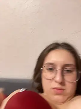 Snapshot of Vviikkssiikk chatting on November 5, 2025, 8:23 pm Vviikkssiikk online show from November 5, 2025, 8:23 pm