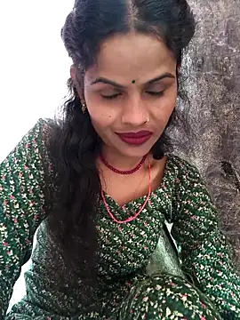 Eshna Dabral online show from November 29, 2025, 3:06 am