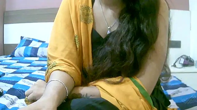 ragini m m s online show from November 4, 2025, 2:21 pm