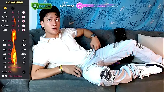 Snapshot of THE_LITTLE_LIAM chatting on June 11, 2026, 4:53 am THE LITTLE LIAM online show from June 11, 2026, 4:53 am