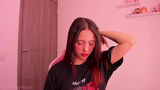 ImBunnyNova online show from May 19, 2026, 8:27 pm