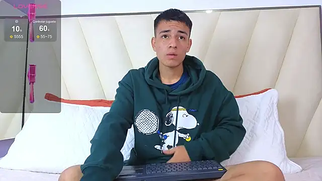 Hotboy21  online show from October 17, 2025, 3:54 am