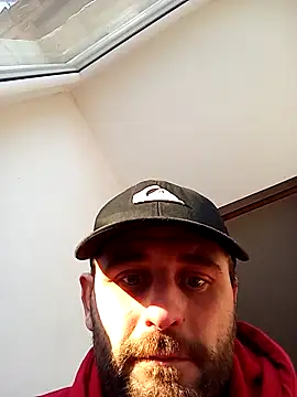 Snapshot of Dokonaly chatting on November 28, 2025, 1:55 pm Dokonaly online show from November 28, 2025, 1:55 pm