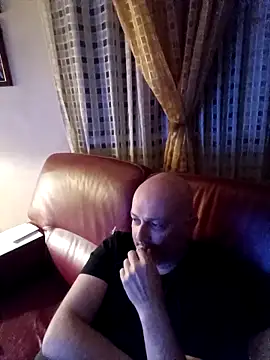 Alexis Bull online show from May 5, 2026, 10:24 pm