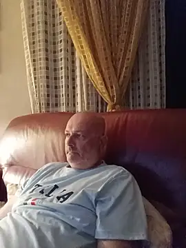 Snapshot of Alexis_Bull chatting on July 15, 2026, 10:17 pm Alexis Bull online show from July 15, 2026, 10:17 pm