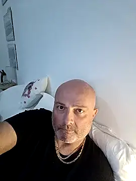 Snapshot of Alexis_Bull chatting on November 7, 2025, 2:10 pm Alexis Bull online show from November 7, 2025, 2:10 pm