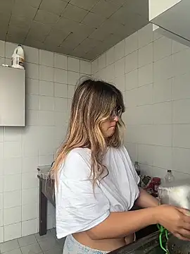 emma  bell  online show from December 4, 2025, 2:38 pm