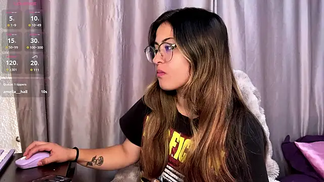 Snapshot of emma__bell_ chatting on October 2, 2025, 4:21 pm emma bell online show from October 2, 2025, 4:21 pm